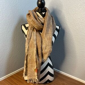 KUNA Baby Alpaca & Silk Tan and brown plaid scarf made in Peru. Has some fringes